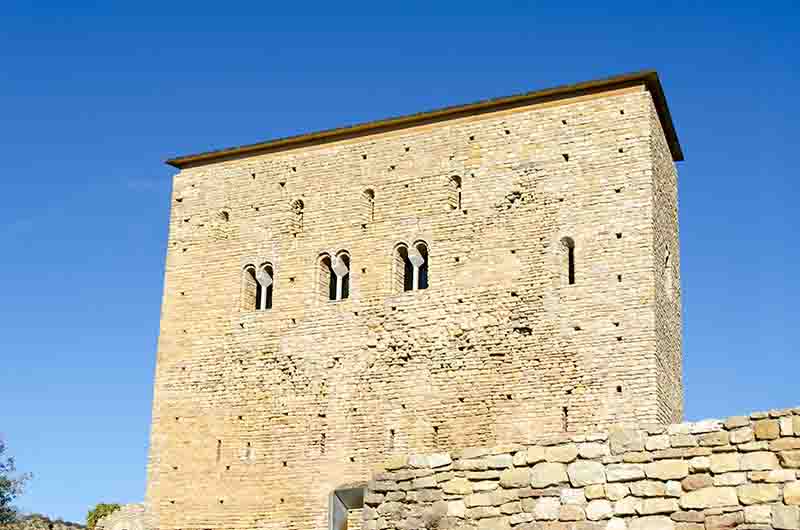 Lleida - castillo de Llordá 4.jpg